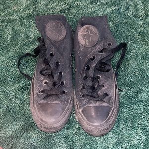 size 7 all black high top converse.